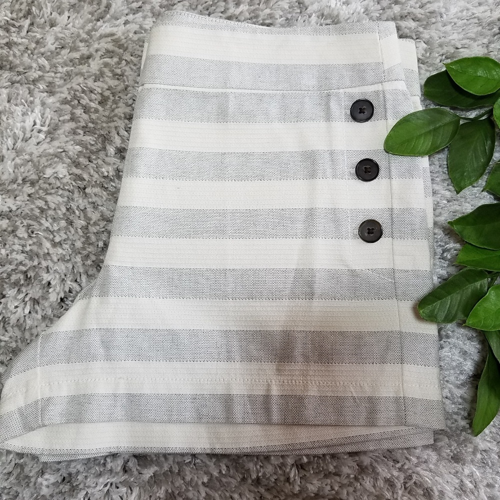Ann Taylor LOFT shorts, Size 12, NWT